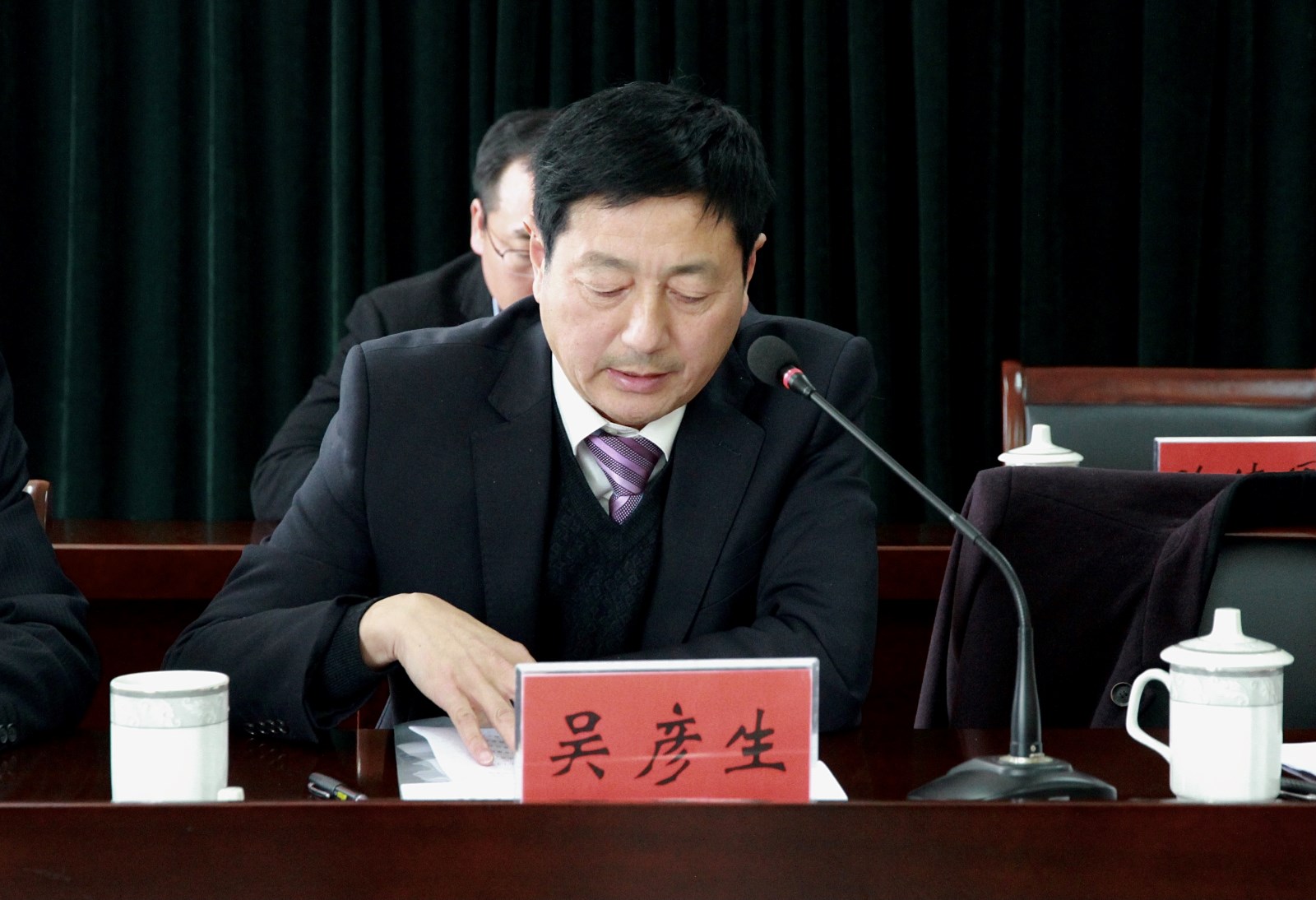 吴彦生副总宣读表彰决定.jpg 吴彦生副总宣读表彰决定.jpg